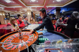 how much do blackjack dealers make