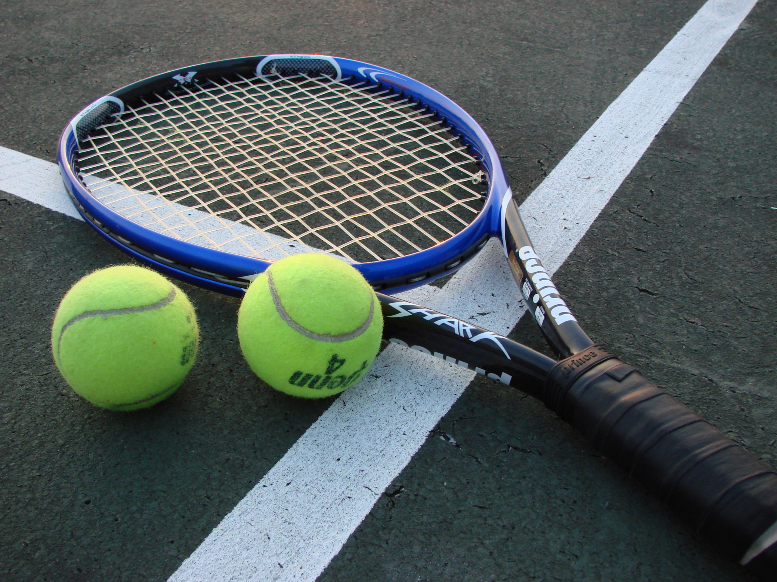 Different Types Of Tennis Ball To Play The Match