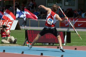 how to throw javelin