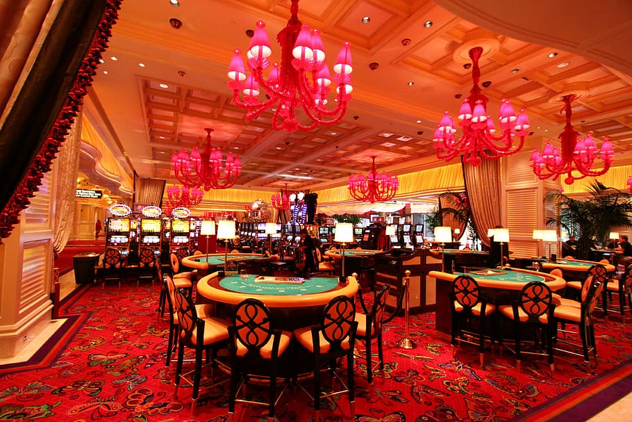 How Casinos Make Money: The Handle, House Edge & More?