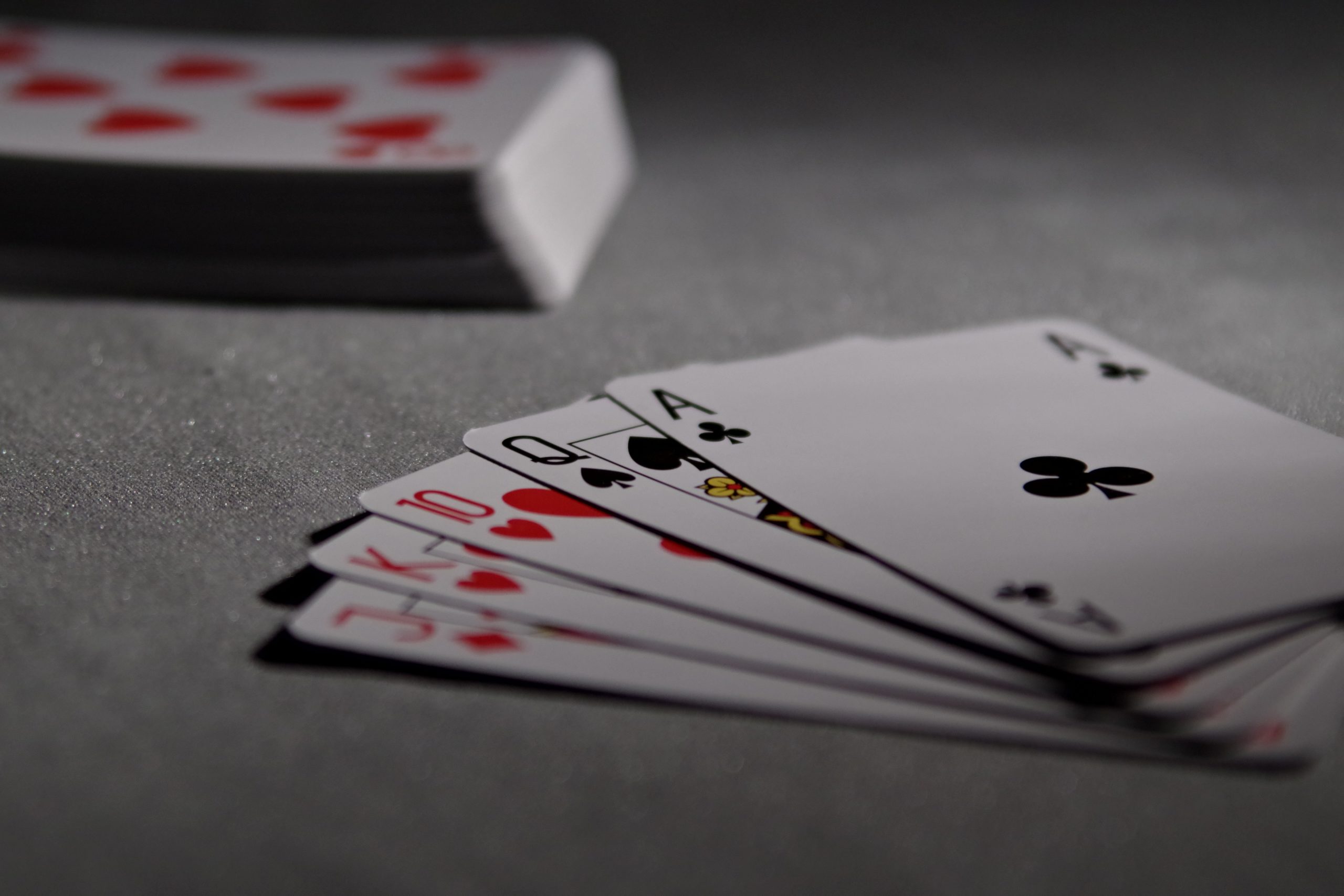 Some Cool Card Tricks To Impress The Audience Around You