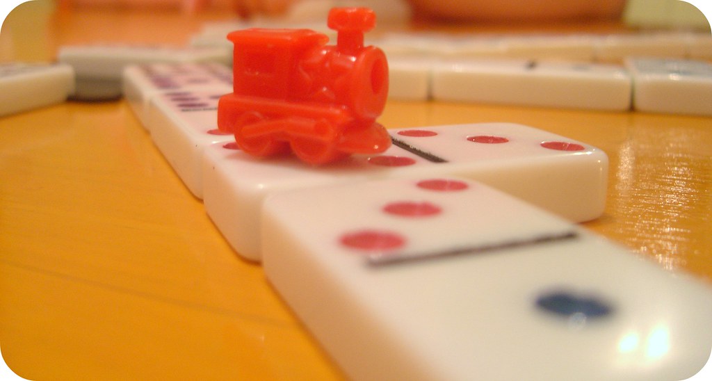 How To Play Mexican Train Dominoes?