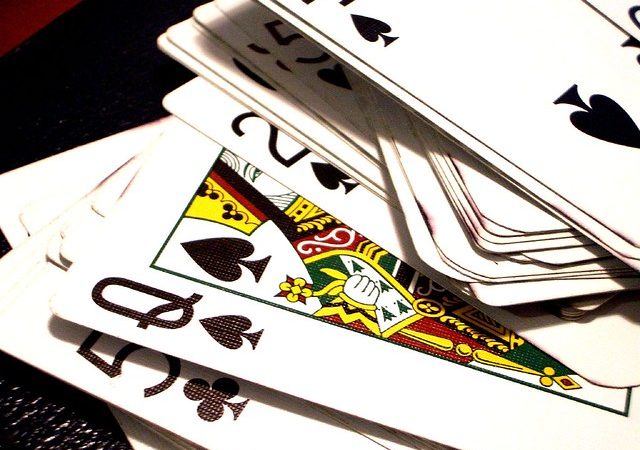How To Play Speed Card Game? Tips For Beginners