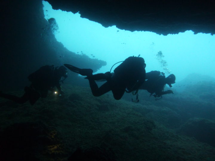 Cave Diving: A comprehensive Guide To The Extreme Sport