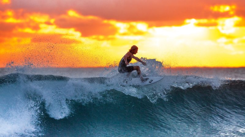 How to Surf? – Important Surfing Tips for Beginners