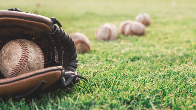 Best Baseball Gloves To Buy This Year